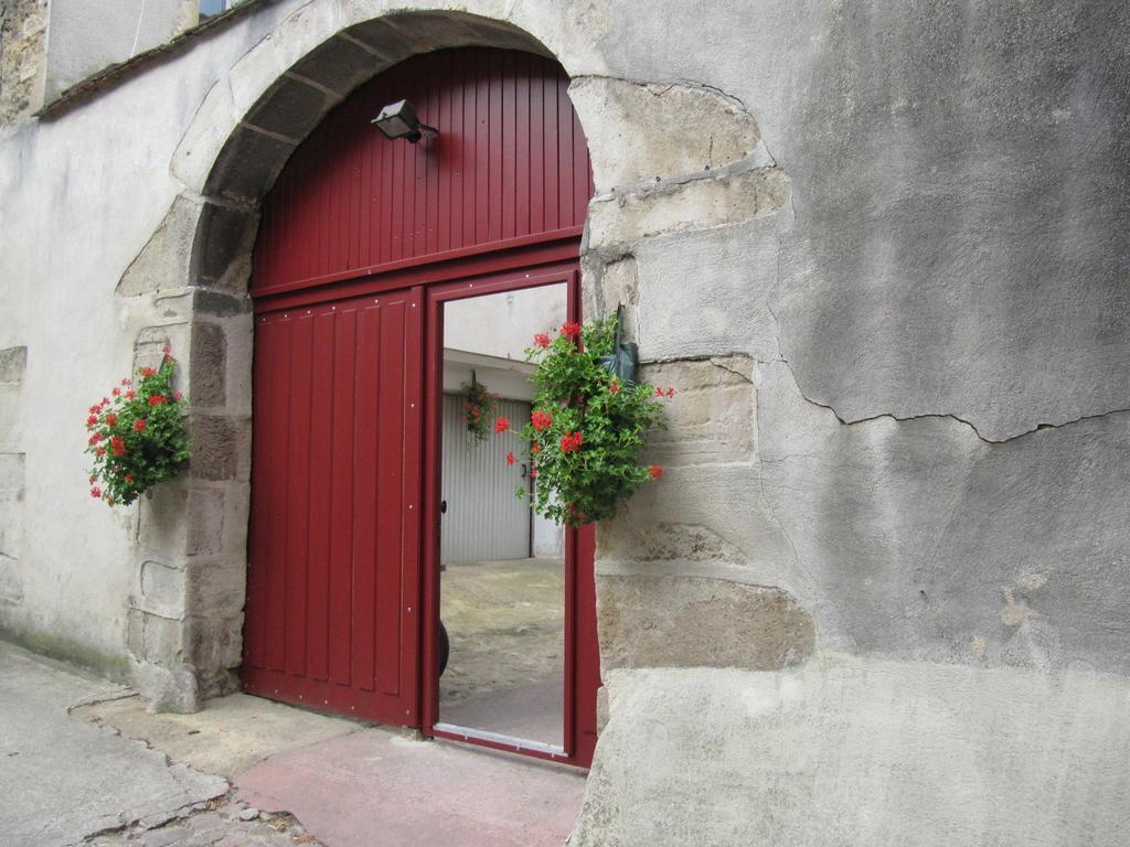 Pub Vauban Terreaux Otel Avallon Dış mekan fotoğraf