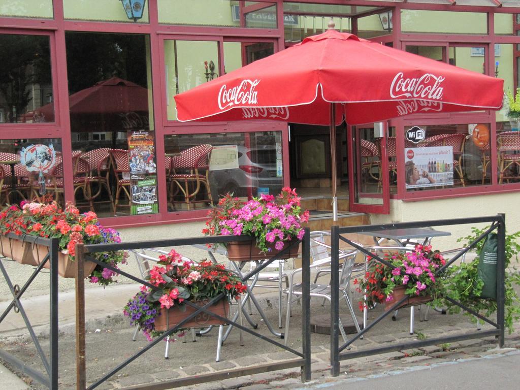 Pub Vauban Terreaux Otel Avallon Dış mekan fotoğraf
