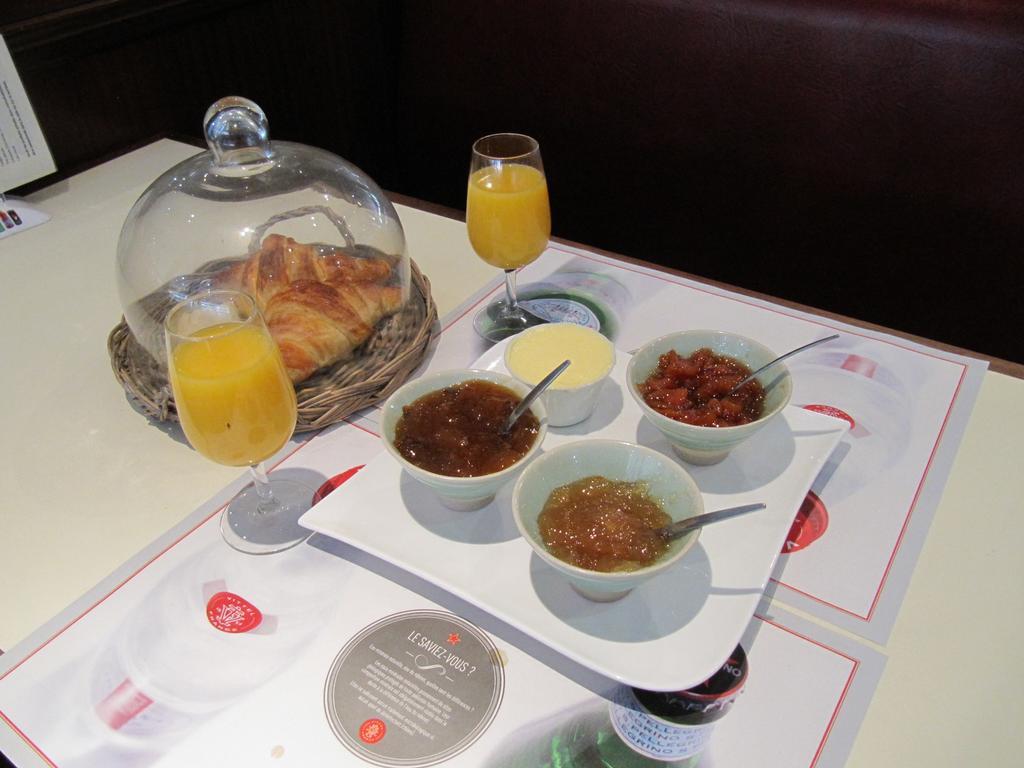 Pub Vauban Terreaux Otel Avallon Dış mekan fotoğraf