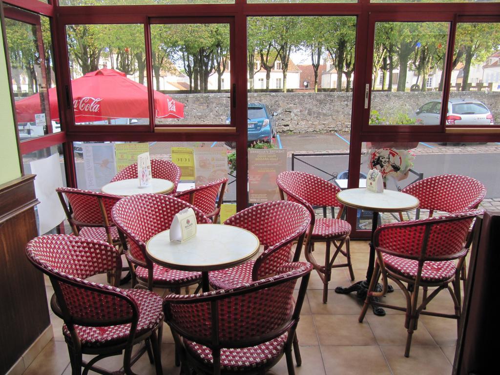 Pub Vauban Terreaux Otel Avallon Dış mekan fotoğraf