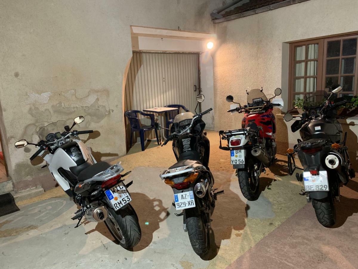 Pub Vauban Terreaux Otel Avallon Dış mekan fotoğraf